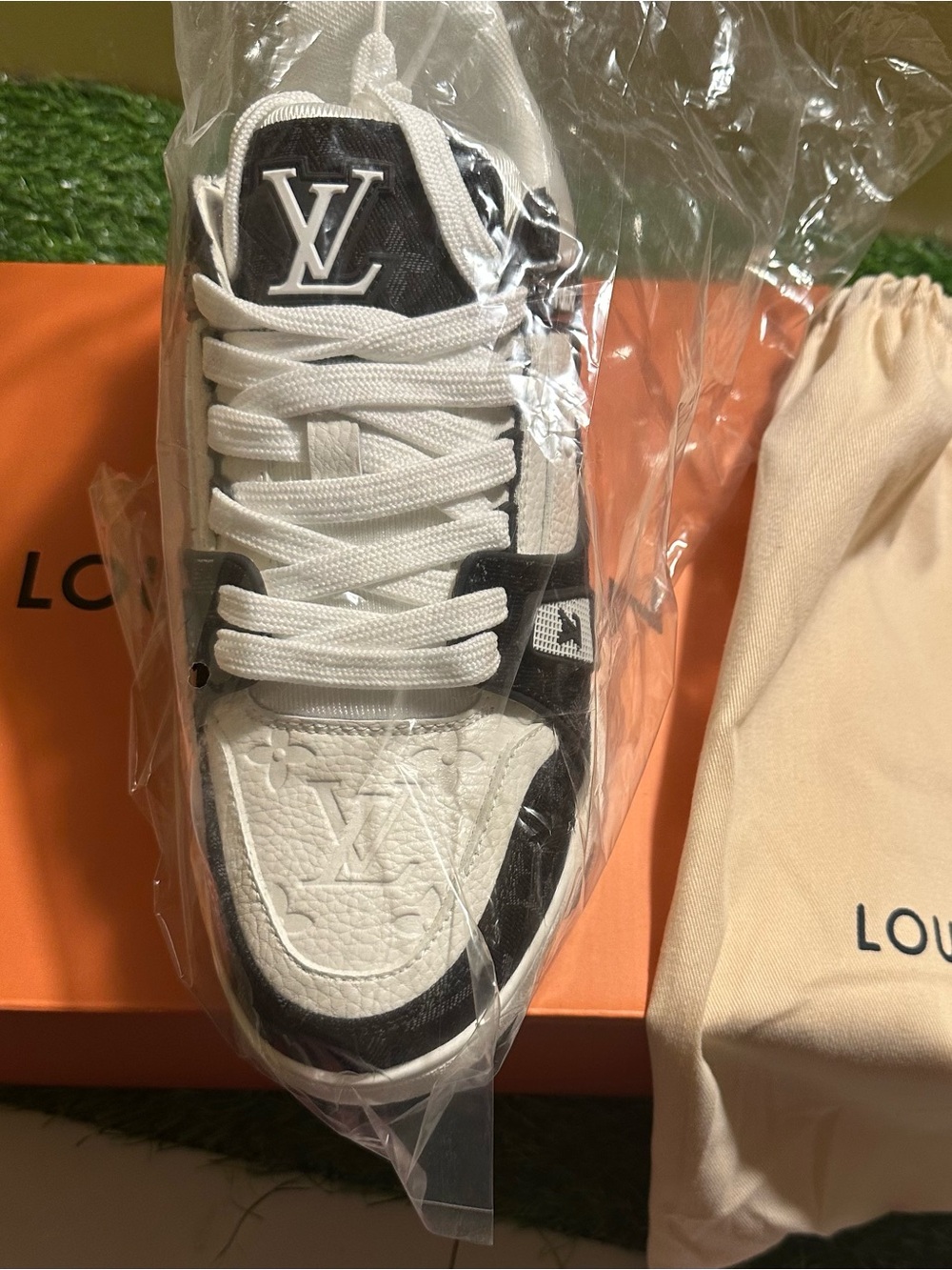 Louis Vuitton Black and White Men's LV Low-Top Sneakers
